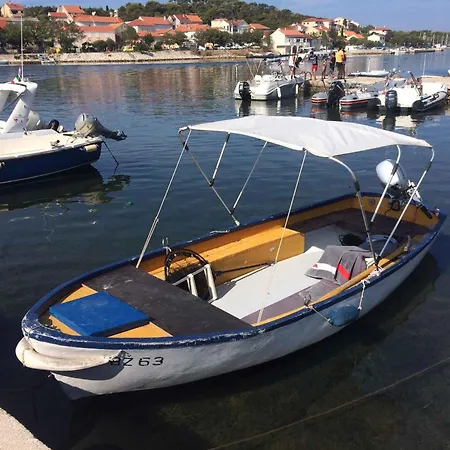 In - Insel Dugi Otok 7751 Апартаменты *